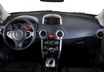Подержанный автомобиль Renault Koleos 2010 года (13 фото)