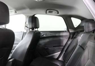 Подержанный автомобиль Opel Astra Hatchback 2012 года (8 фото)