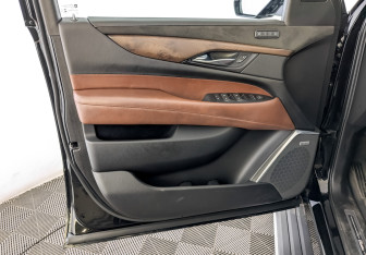 Подержанный автомобиль Cadillac Escalade Suv 2018 года (20 фото)