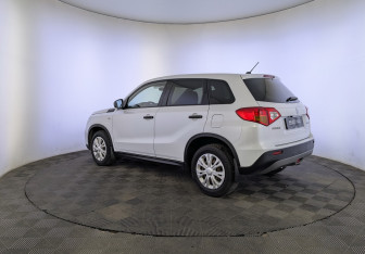 Подержанный автомобиль Suzuki Vitara 2016 года (7 фото)