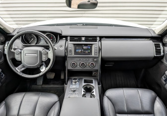 Подержанный автомобиль Land Rover Discovery 2017 года (14 фото)
