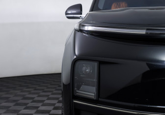 Подержанный автомобиль LiXiang L9 2023 года (28 фото)