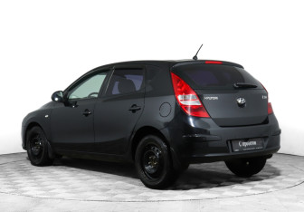 Подержанный автомобиль Hyundai i30 Hatchback 2009 года (7 фото)