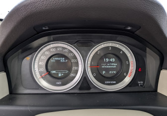 Подержанный автомобиль Volvo XC70 2011 года (16 фото)