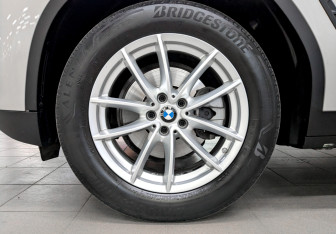 Подержанный автомобиль BMW X3 2021 года (19 фото)