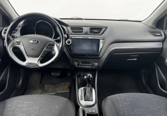 Подержанный автомобиль Kia Rio Sedan 2016 года (9 фото)