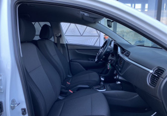 Подержанный автомобиль Kia Rio Hatchback 2021 года (27 фото)