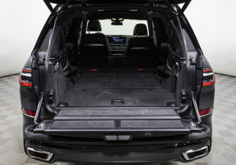 Подержанный автомобиль BMW X7 2023 года (27 фото)