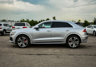 Подержанный автомобиль Audi Q8 2019 года (8 фото)