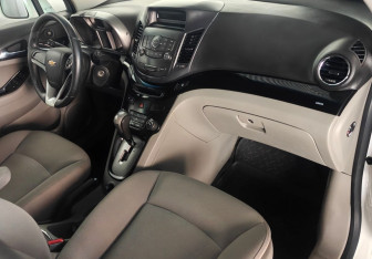Подержанный автомобиль Chevrolet Orlando 2012 года (12 фото)