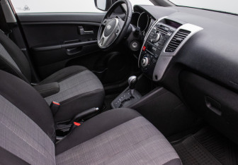 Подержанный автомобиль Kia Venga 2011 года (9 фото)