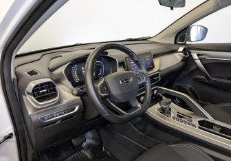 Подержанный автомобиль Geely Coolray 2023 года (16 фото)