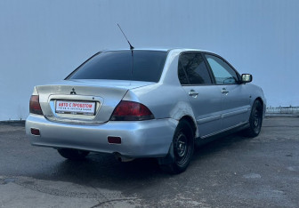 Подержанный автомобиль Mitsubishi Lancer Sedan 2006 года (5 фото)