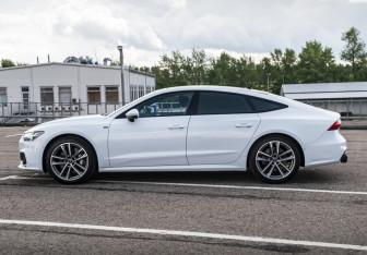 Подержанный автомобиль Audi A7 2020 года (9 фото)