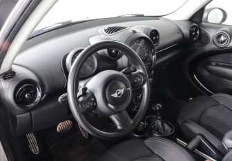 Подержанный автомобиль MINI Countryman 2016 года (9 фото)