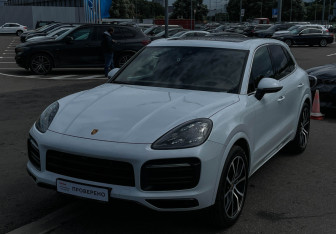 Подержанный автомобиль Porsche Cayenne 2020 года (27 фото)