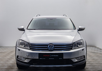 Подержанный автомобиль Volkswagen Passat Wagon 2013 года (8 фото)