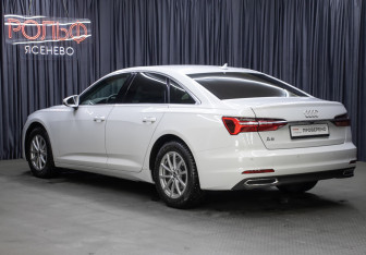 Подержанный автомобиль Audi A6 Sedan 2021 года (7 фото)