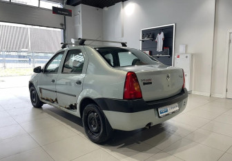 Подержанный автомобиль Renault Logan Sedan 2006 года (6 фото)