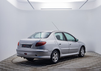 Подержанный автомобиль Peugeot 206 Sedan 2008 года (5 фото)