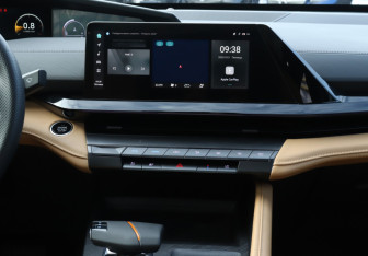 Подержанный автомобиль Changan UNI-V 2022 года (15 фото)