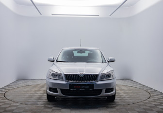 Подержанный автомобиль Skoda Octavia Liftback 2010 года (2 фото)