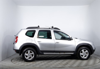 Подержанный автомобиль Renault Duster 2012 года (4 фото)
