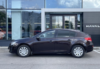 Подержанный автомобиль Chevrolet Cruze Hatchback 2014 года (8 фото)