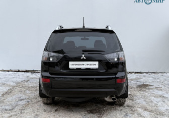 Подержанный автомобиль Mitsubishi Outlander 2008 года (6 фото)