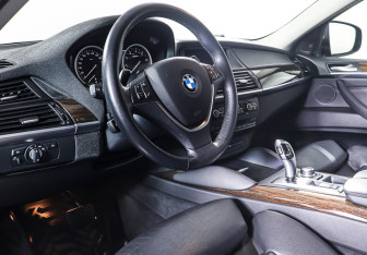 Подержанный автомобиль BMW X6 2013 года (15 фото)