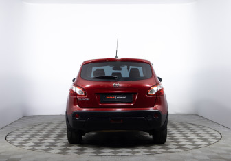 Подержанный автомобиль Nissan Qashqai 2010 года (6 фото)