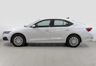Подержанный автомобиль Skoda Octavia Liftback 2021 года (8 фото)