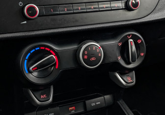 Подержанный автомобиль Kia Rio Hatchback 2021 года (20 фото)