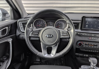 Подержанный автомобиль Kia Ceed Hatchback 2019 года (21 фото)