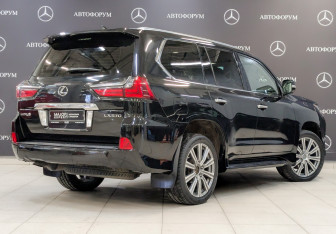 Подержанный автомобиль Lexus LX 2016 года (5 фото)