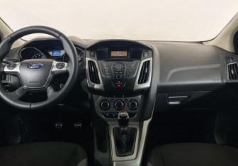 Подержанный автомобиль Ford Focus Hatchback 2012 года (12 фото)