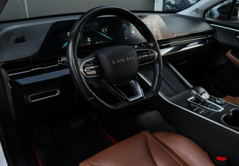 Подержанный автомобиль Omoda C5 2023 года (14 фото)