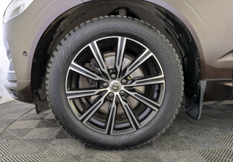 Подержанный автомобиль Volvo XC60 2018 года (14 фото)