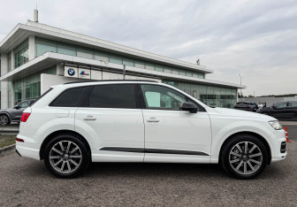 Подержанный автомобиль Audi Q7 2016 года (4 фото)