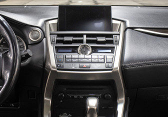 Подержанный автомобиль Lexus NX 2015 года (15 фото)