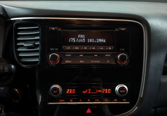 Подержанный автомобиль Mitsubishi Outlander 2022 года (27 фото)