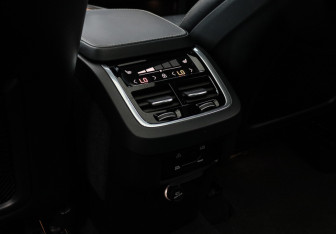 Подержанный автомобиль Volvo XC90 2019 года (11 фото)