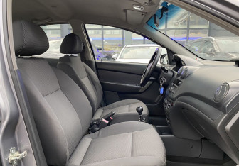 Подержанный автомобиль Chevrolet Aveo Sedan 2007 года (18 фото)