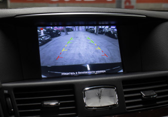 Подержанный автомобиль Infiniti Q70 2014 года (22 фото)