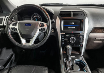 Подержанный автомобиль Ford Explorer 2014 года (12 фото)