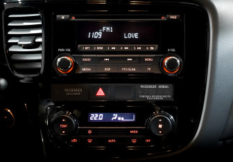 Подержанный автомобиль Mitsubishi Outlander 2018 года (15 фото)