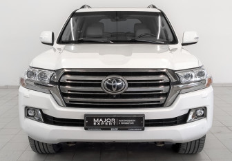 Подержанный автомобиль Toyota Land Cruiser Suv 2016 года (2 фото)