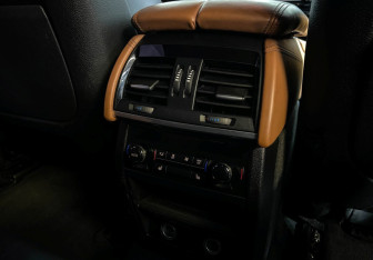 Подержанный автомобиль BMW X6 2016 года (25 фото)