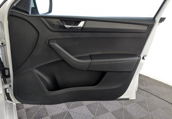 Подержанный автомобиль Skoda Rapid Liftback 2021 года (25 фото)
