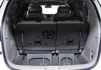 Подержанный автомобиль Kia Carnival 2017 года (24 фото)